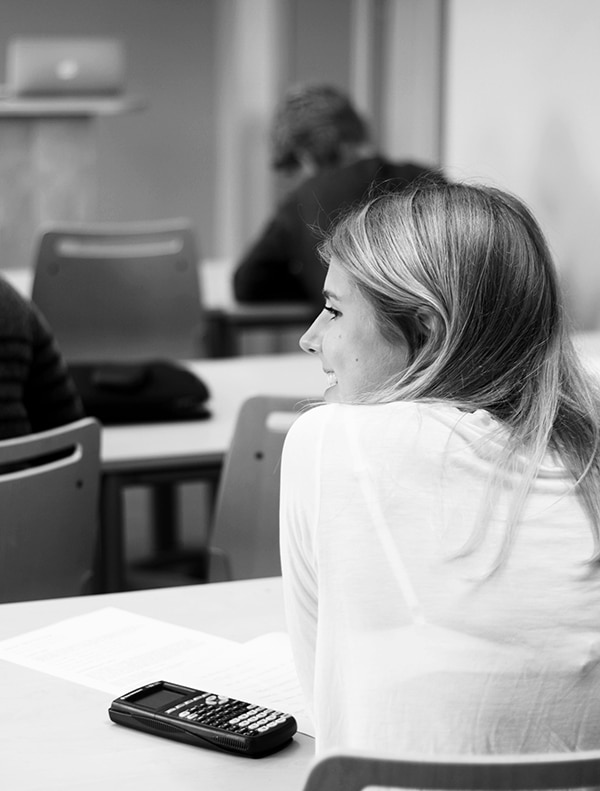 Elev läser ekonomi på ekonomiprogrammet