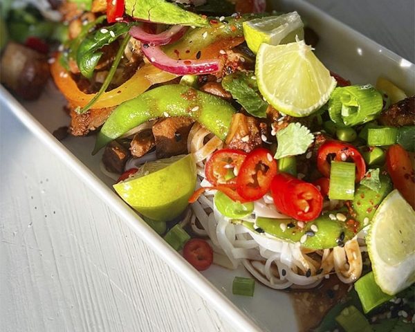 Asiatisk nudelsallad på Campus Manilla